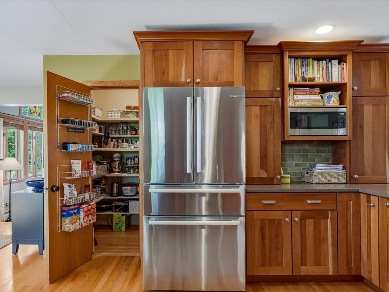 Ample Storage & Walk-in Pantry