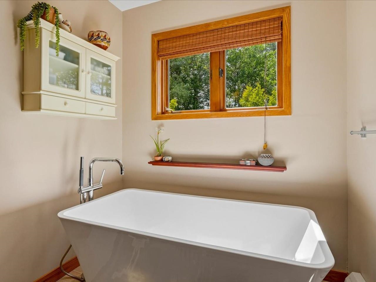 And Soaking Tub