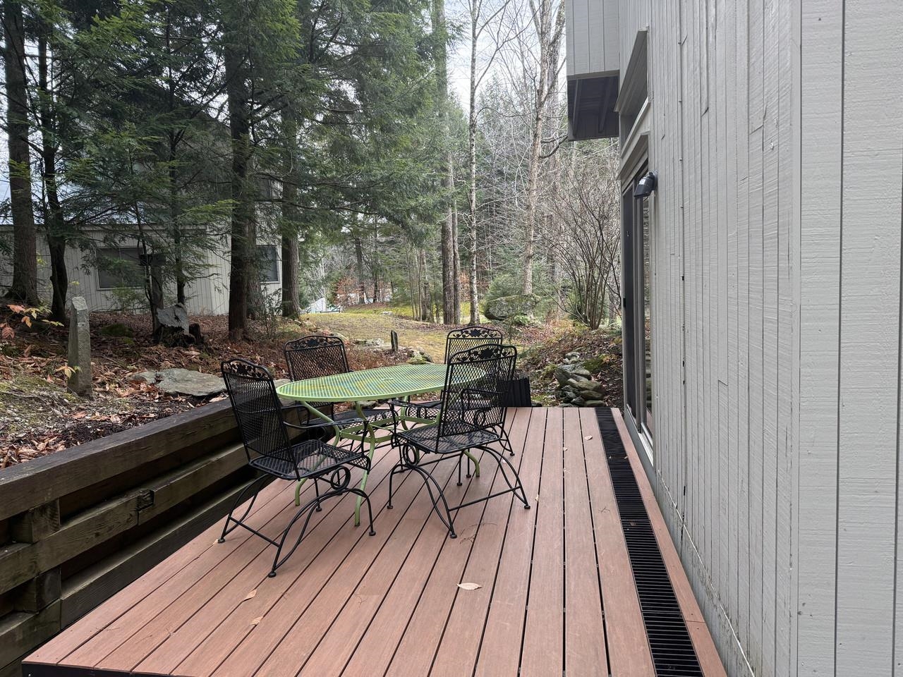 Deck for relaxing