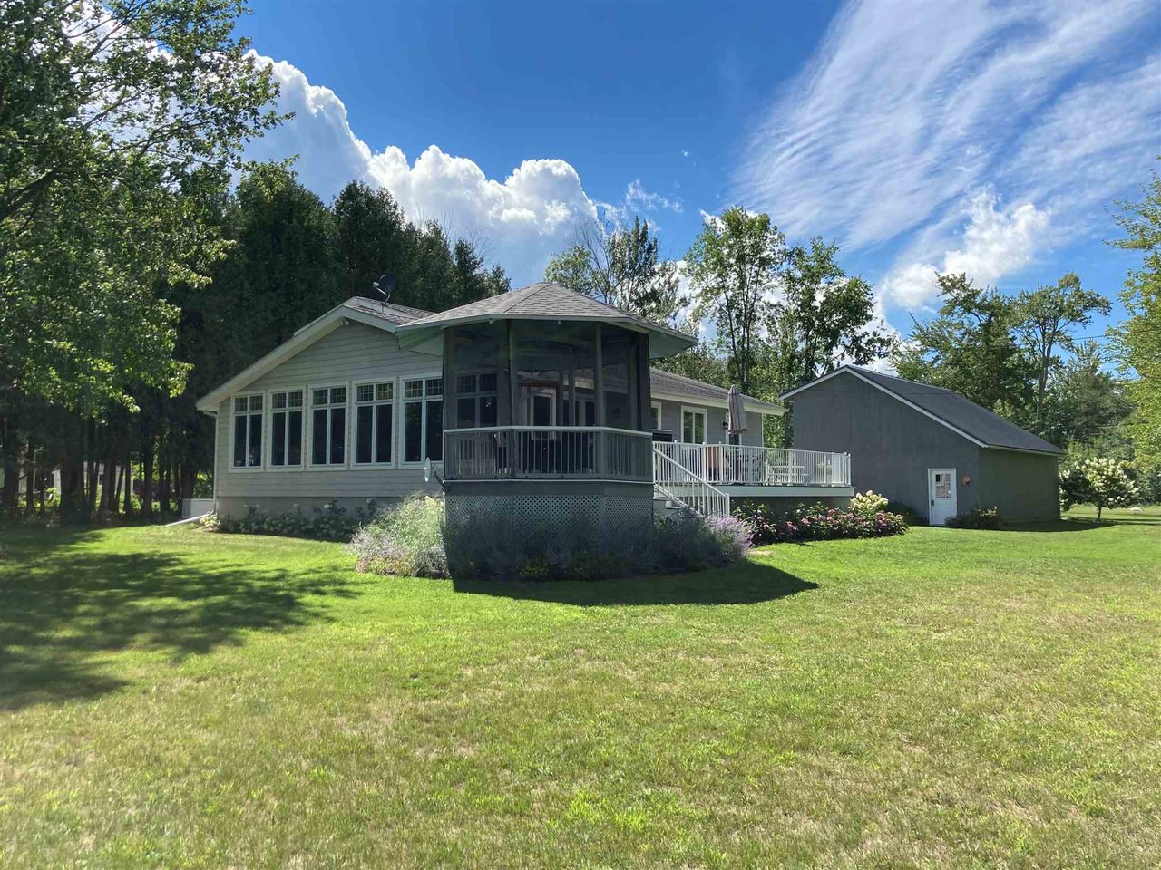 1028 Holiday Point Road