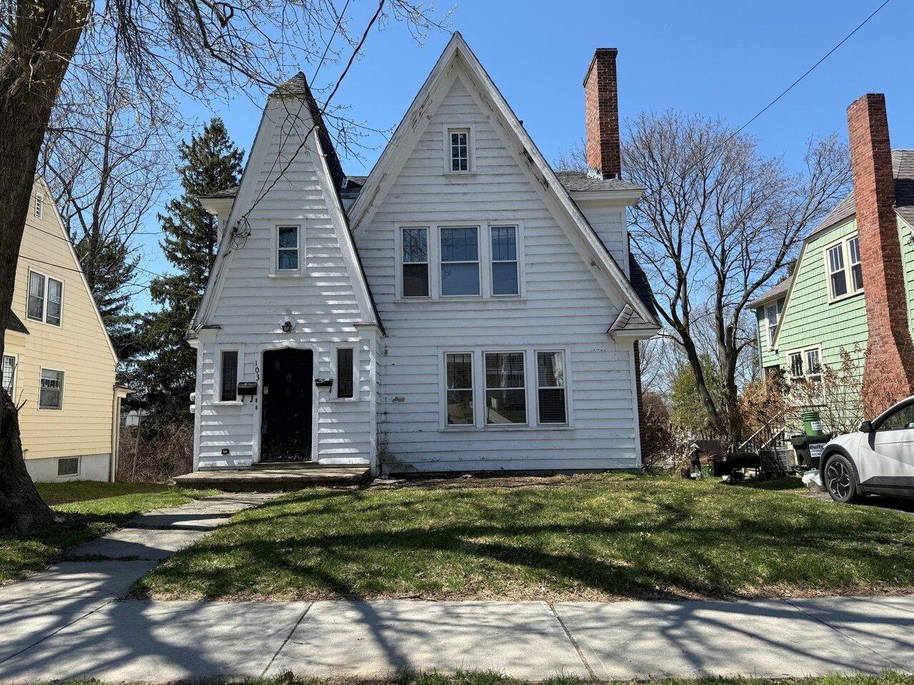 103 Caroline Street, Burlington