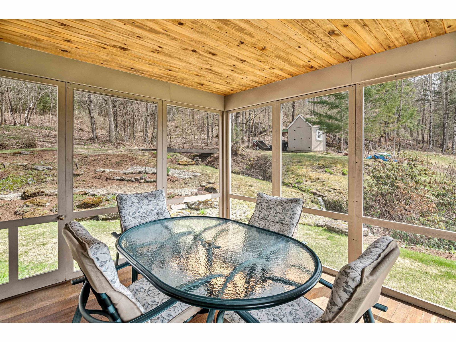 Screened in porch, a delight!