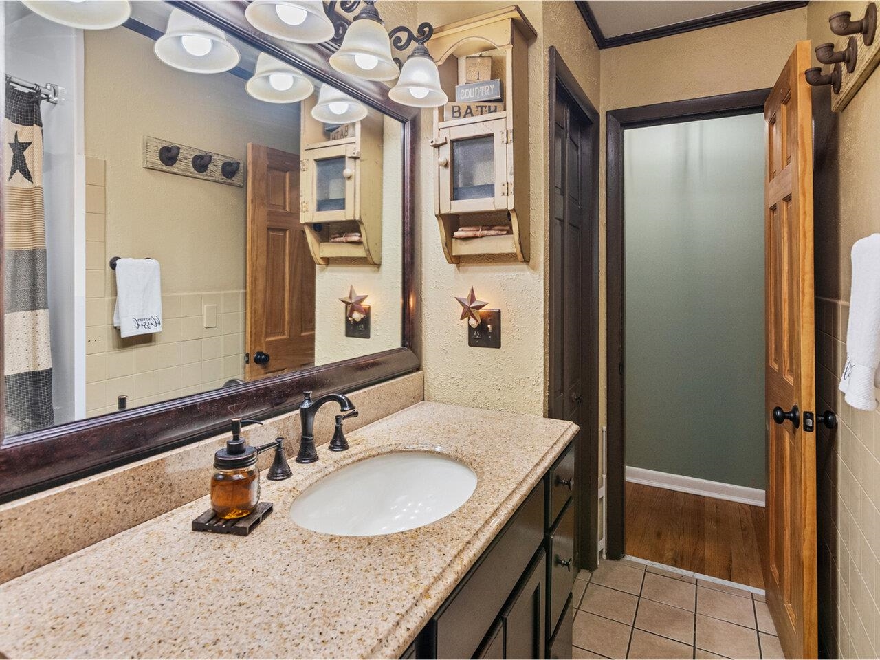 Full Bathroom - 1st Floor