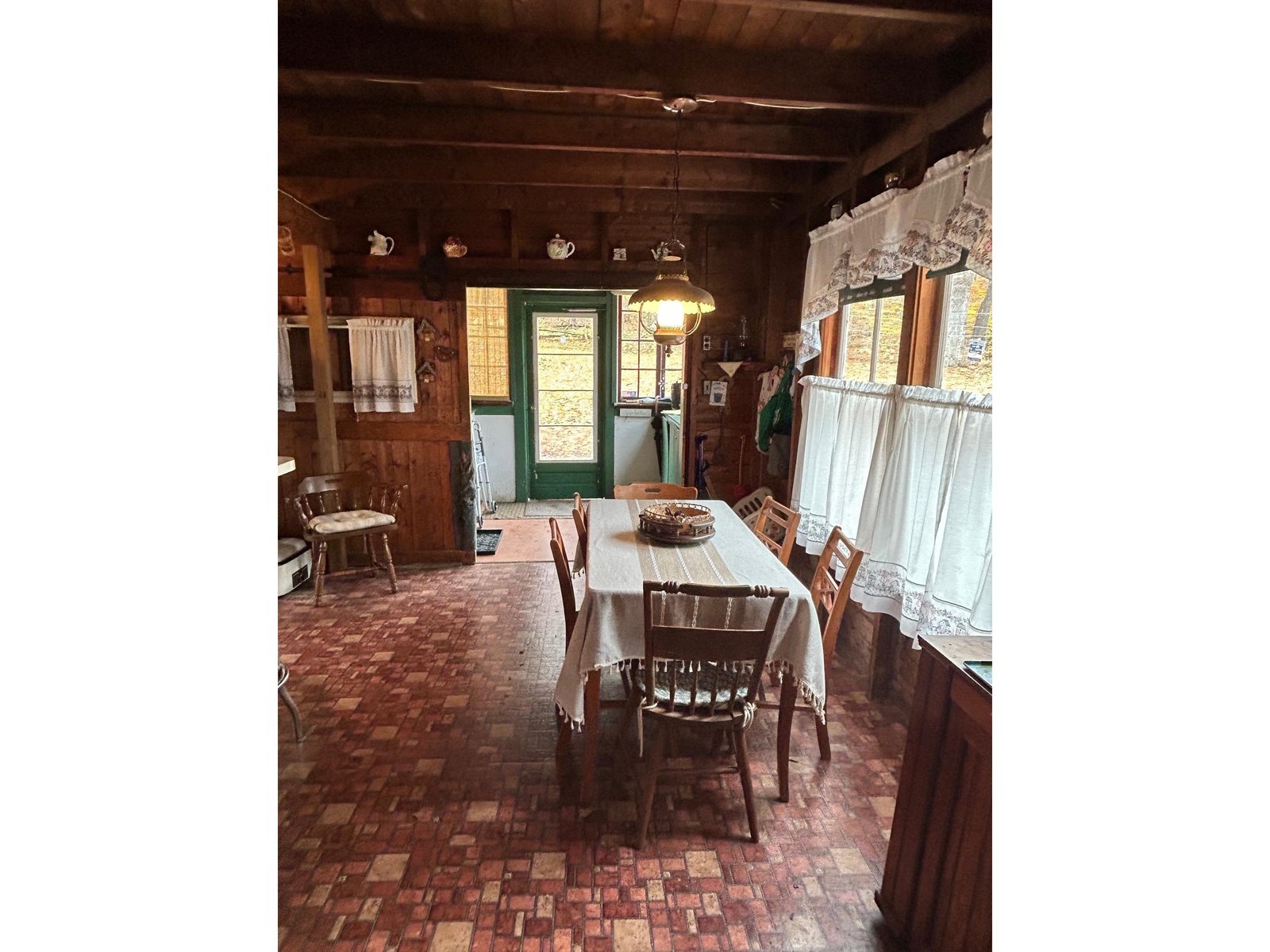 Dining to mud room