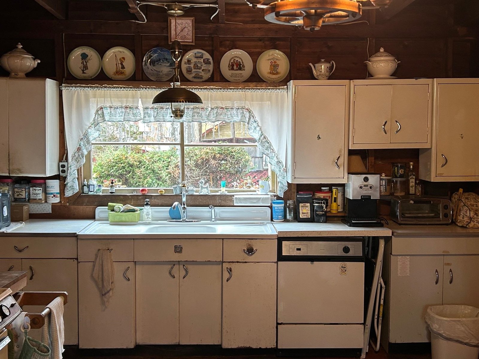 Kitchen to side yard