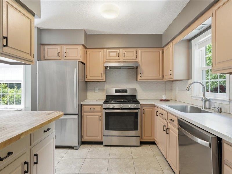 Kitchen - Newer Stainless Steell Appliances