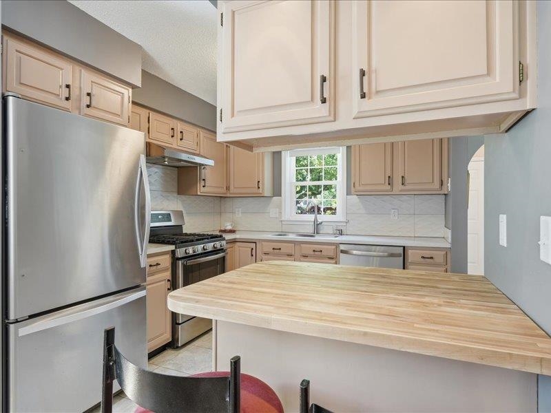 104 Woodbine Road, Unit 1