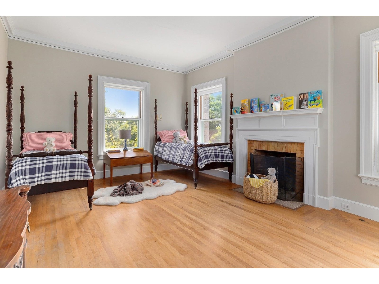 1044 Grosse Point Road
