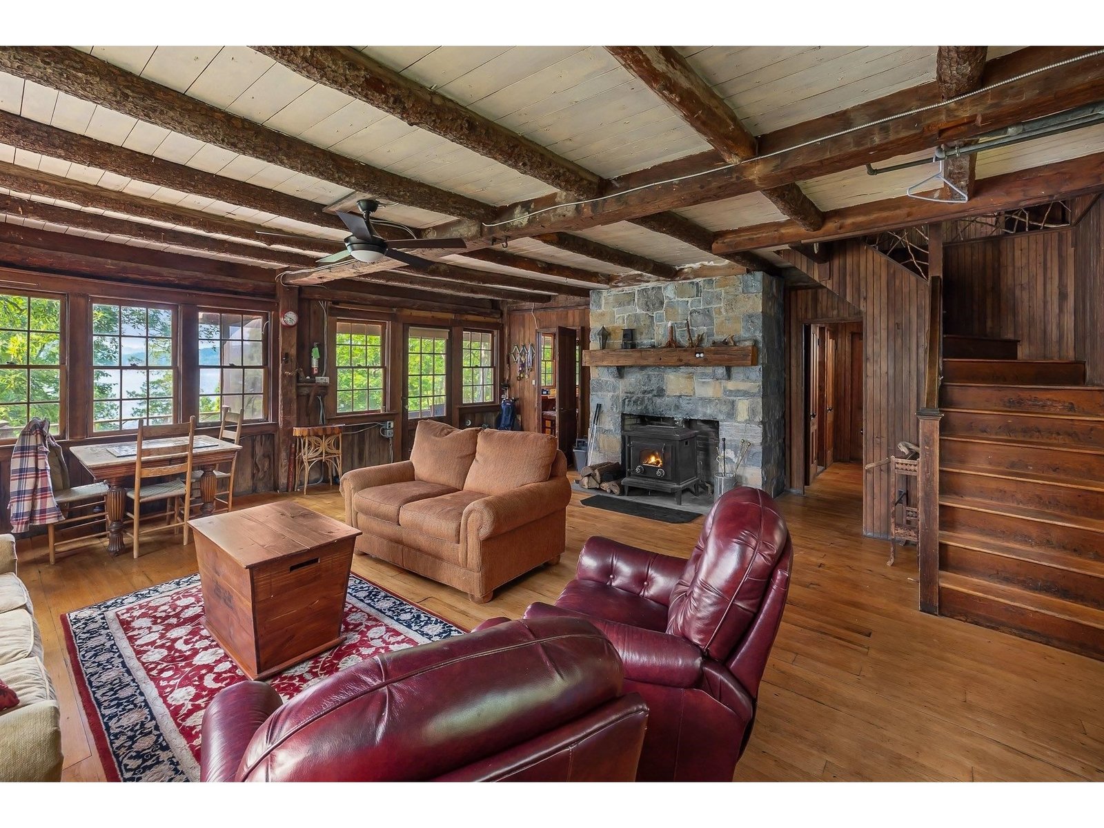 1044 Grosse Point Road