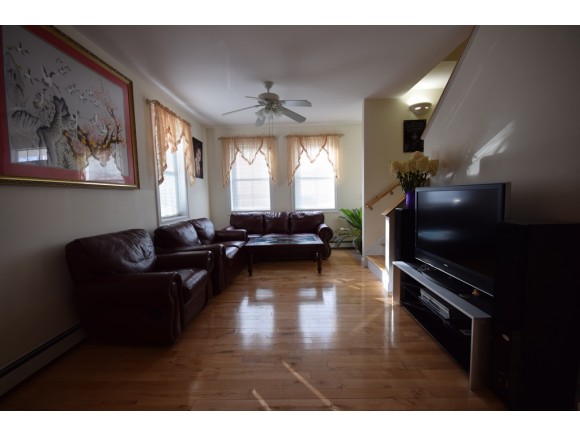 1044 North Avenue, Unit 4