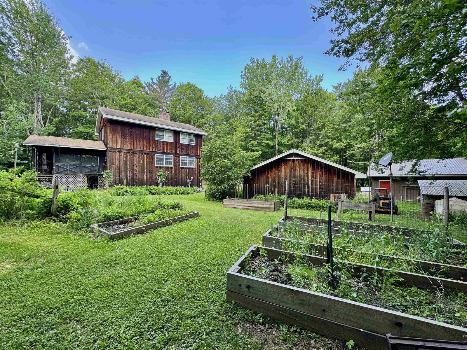 1048 Adamant Road
