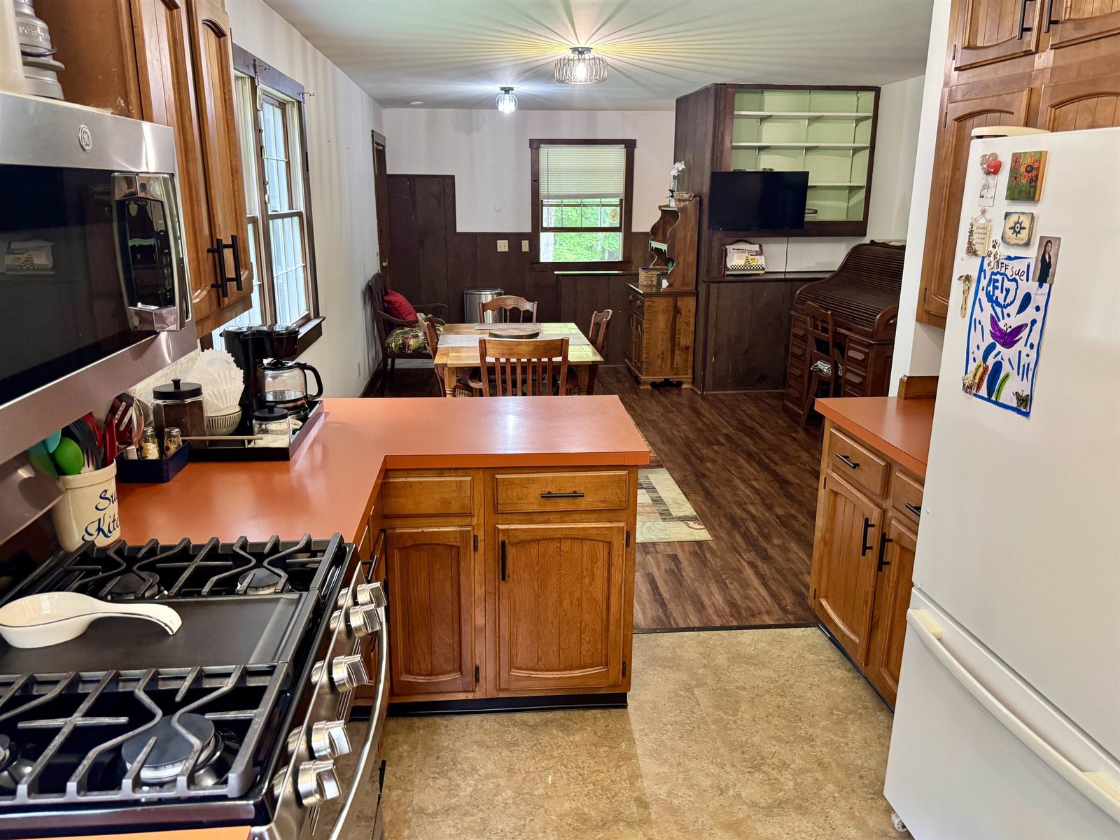 1048 Adamant Road