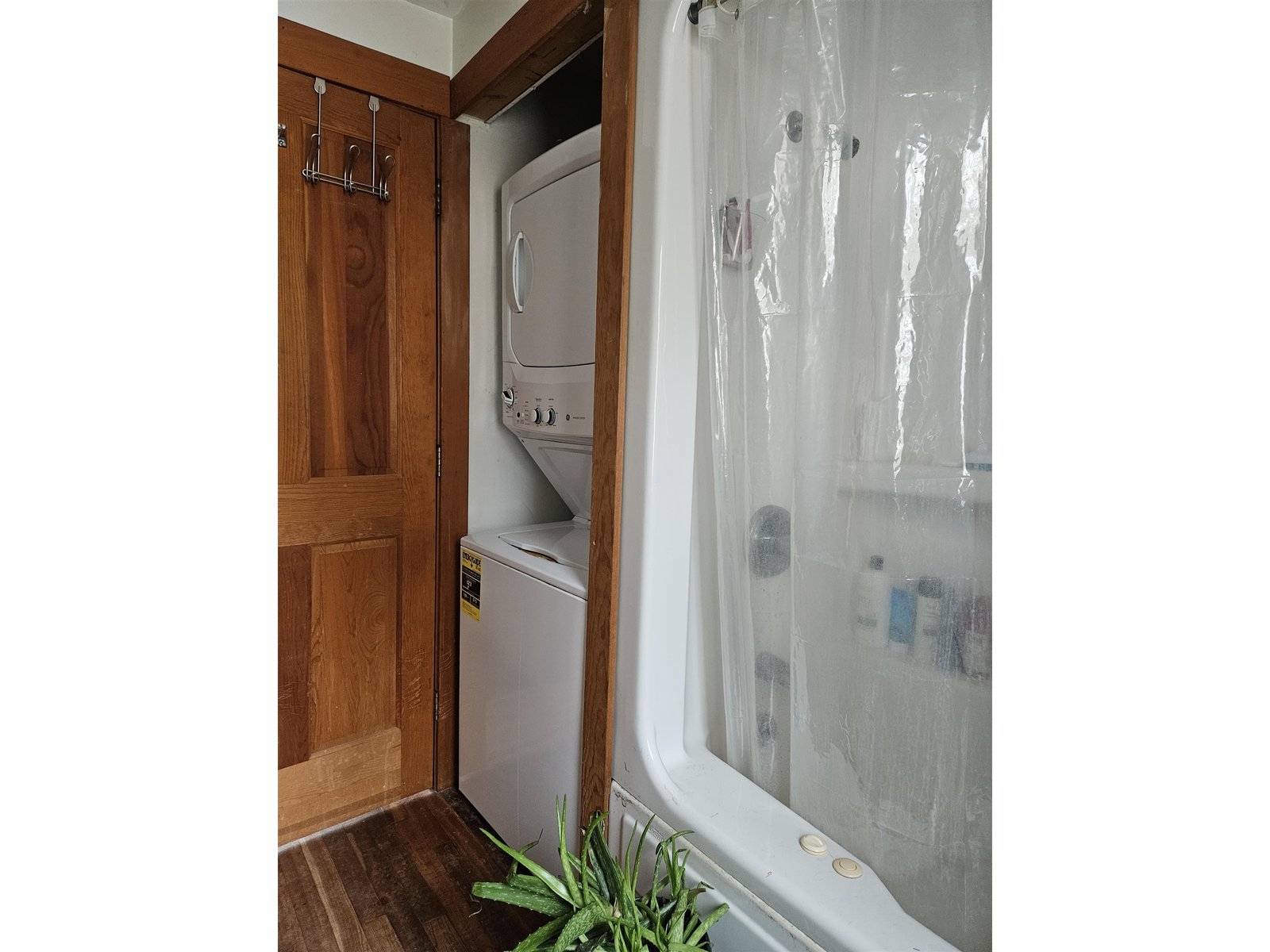 Upstairs unit washer/dryer