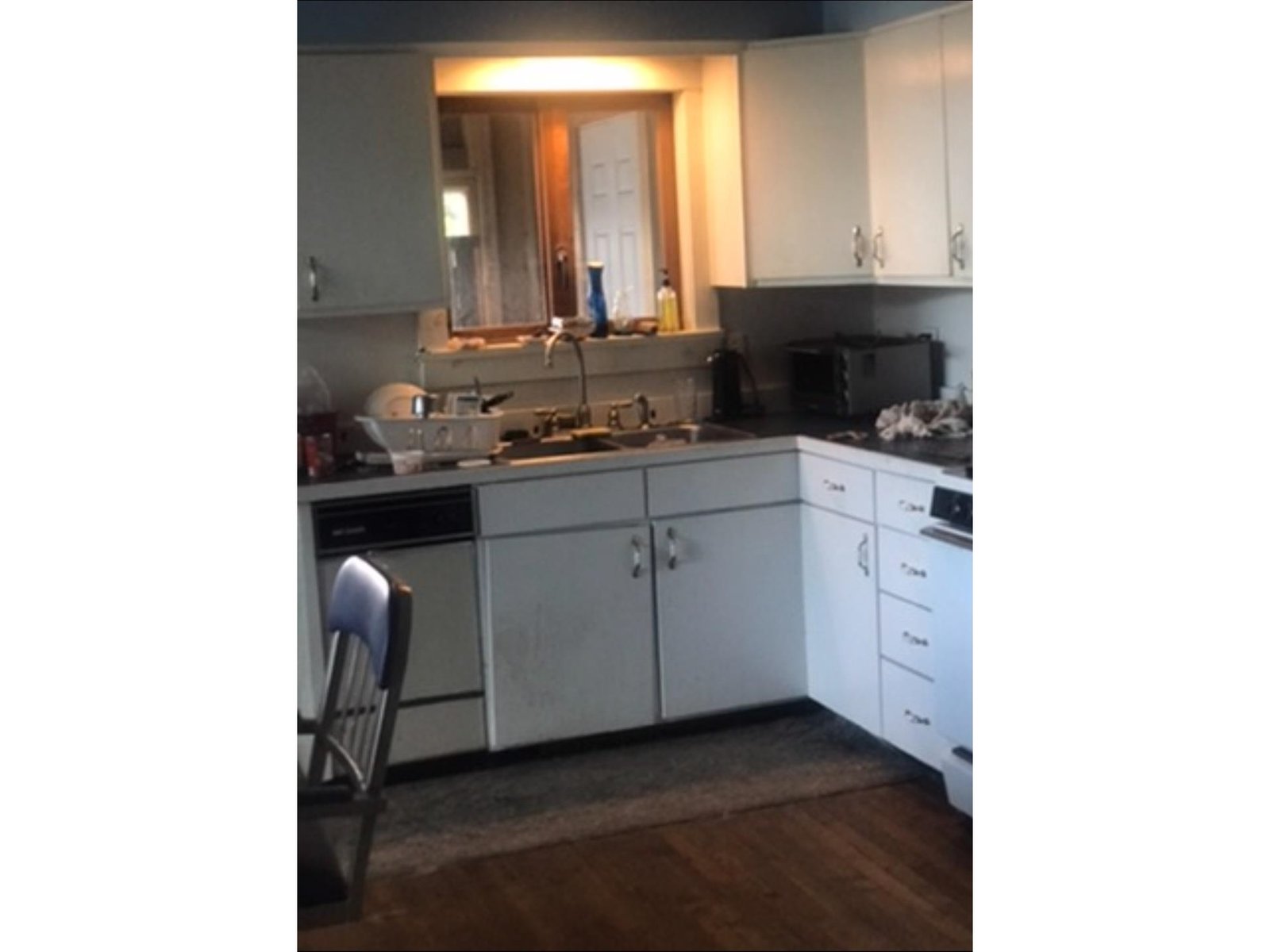 Downstairs unit kitchen