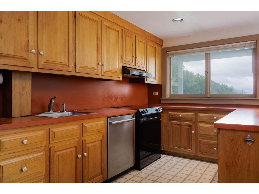 1051 Cross Road