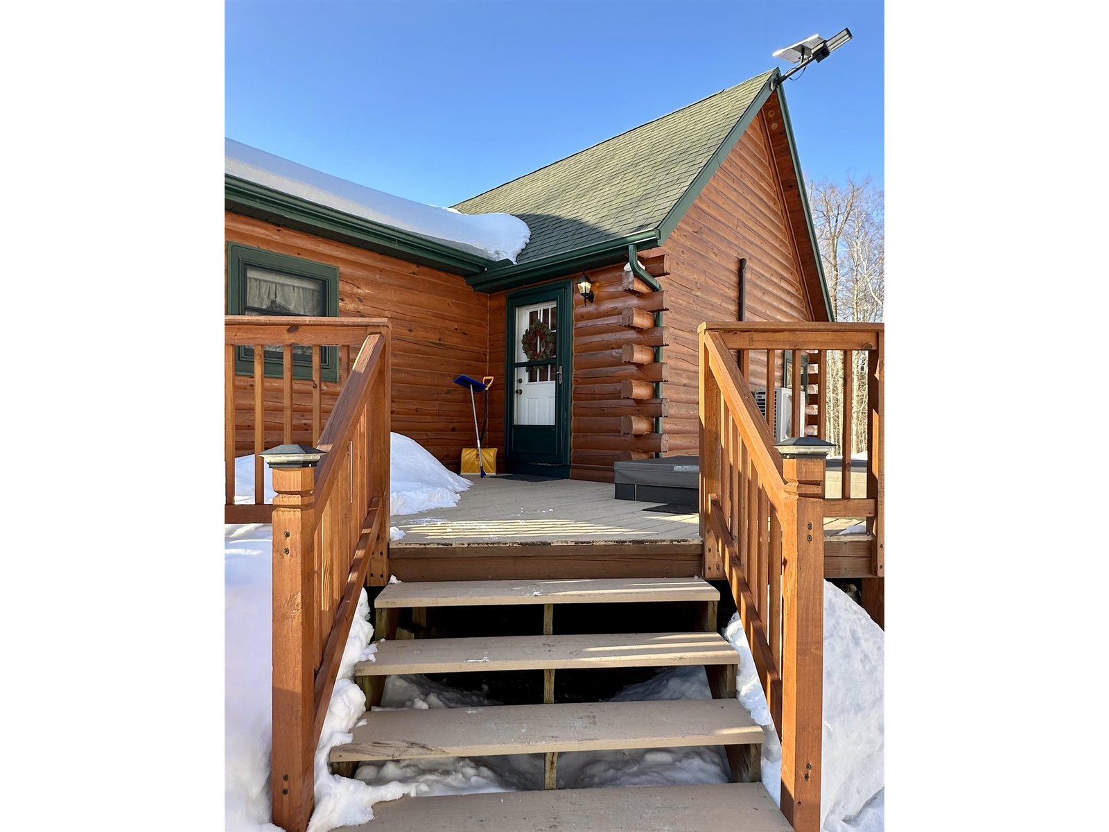 Entry Deck With 6 Person Hottub