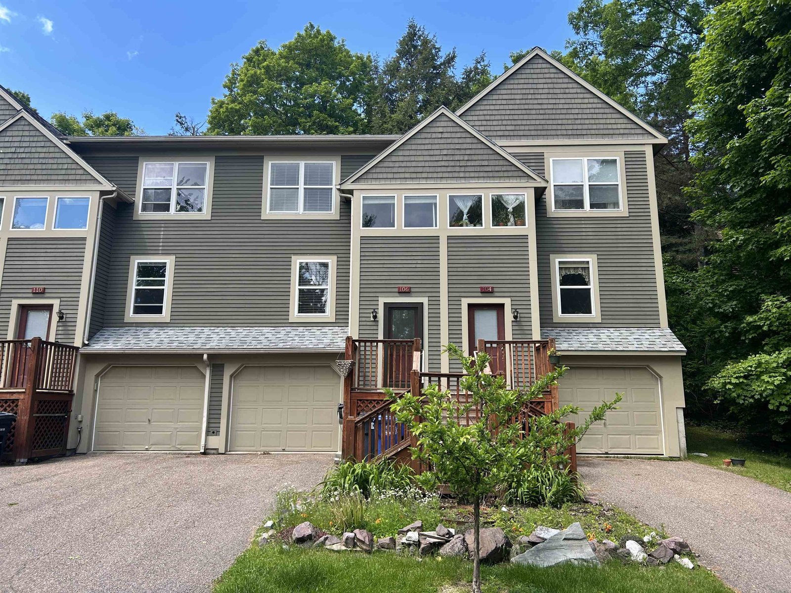 106 East Redrock Drive