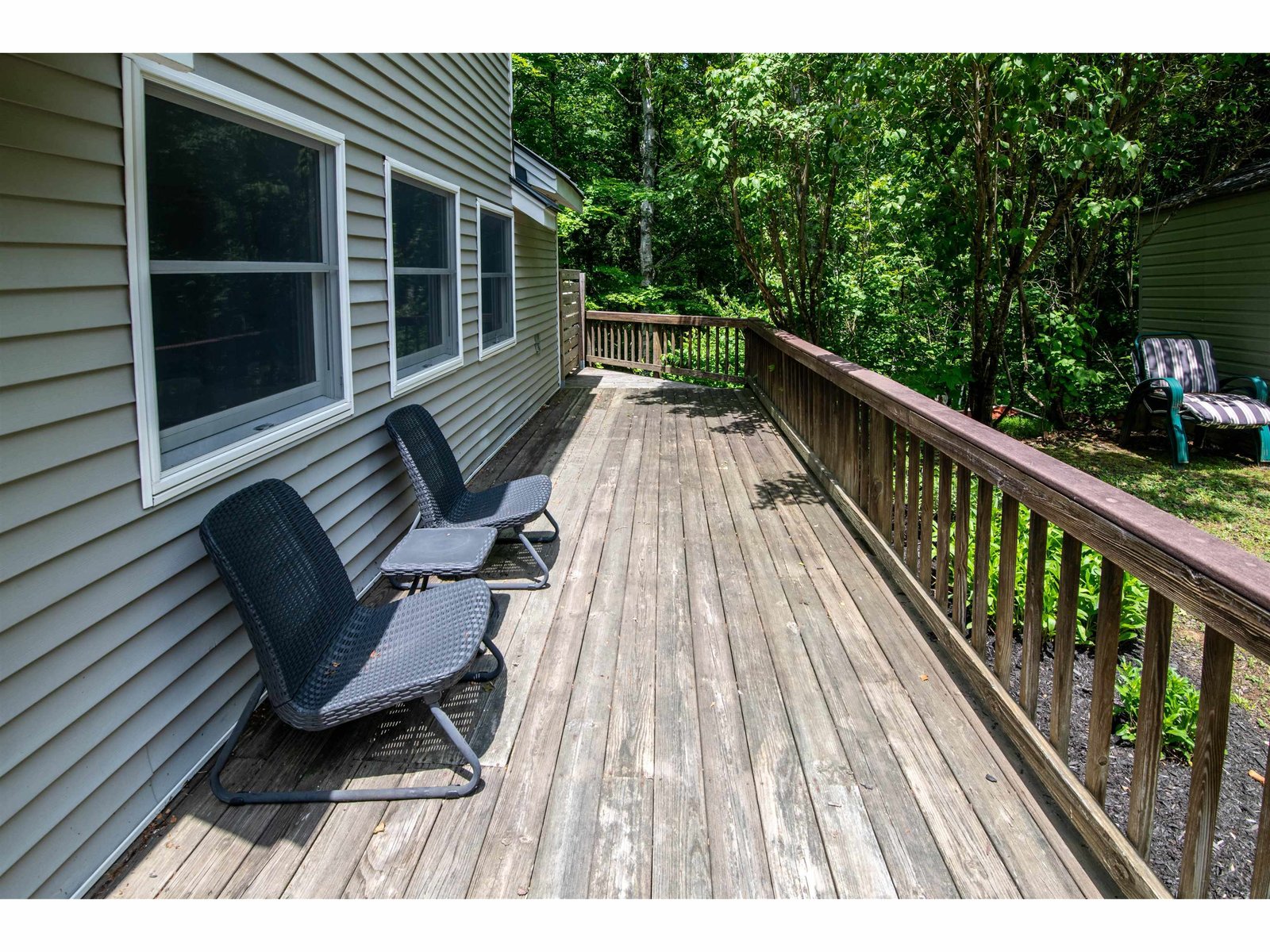 Large wrap around deck to enjoy lakeside living