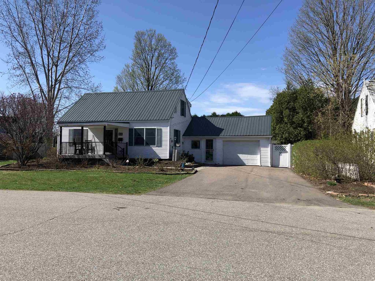 106 Seneca Avenue