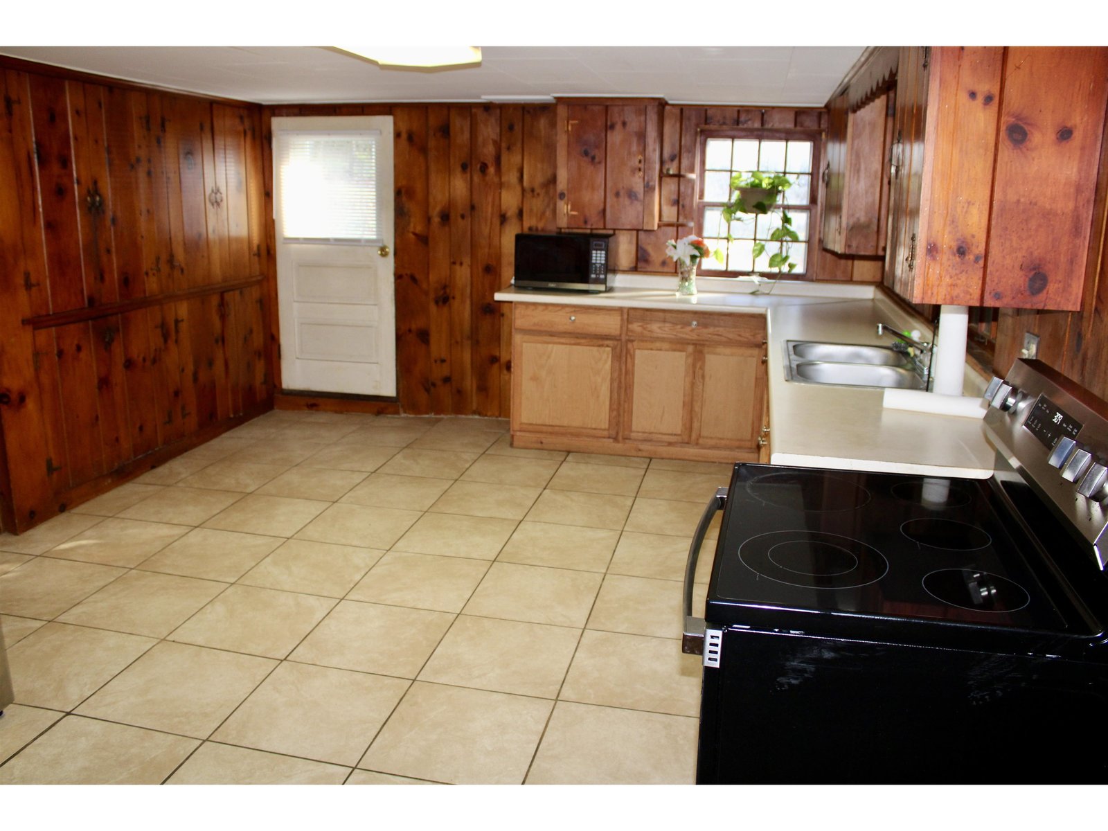 1066 Country Club Road