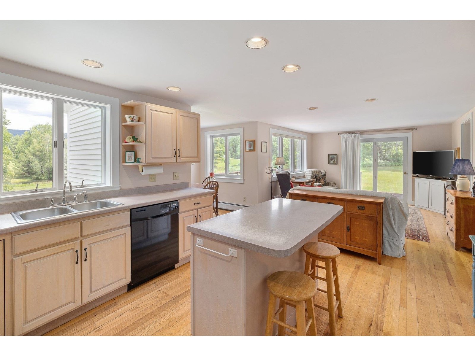 1069 East Warren Road
