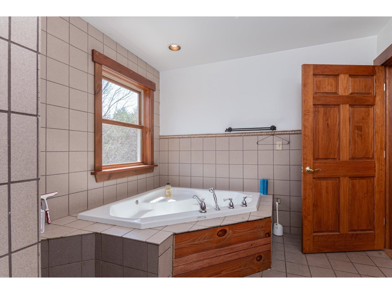 2nd Floor Primary Bathroom