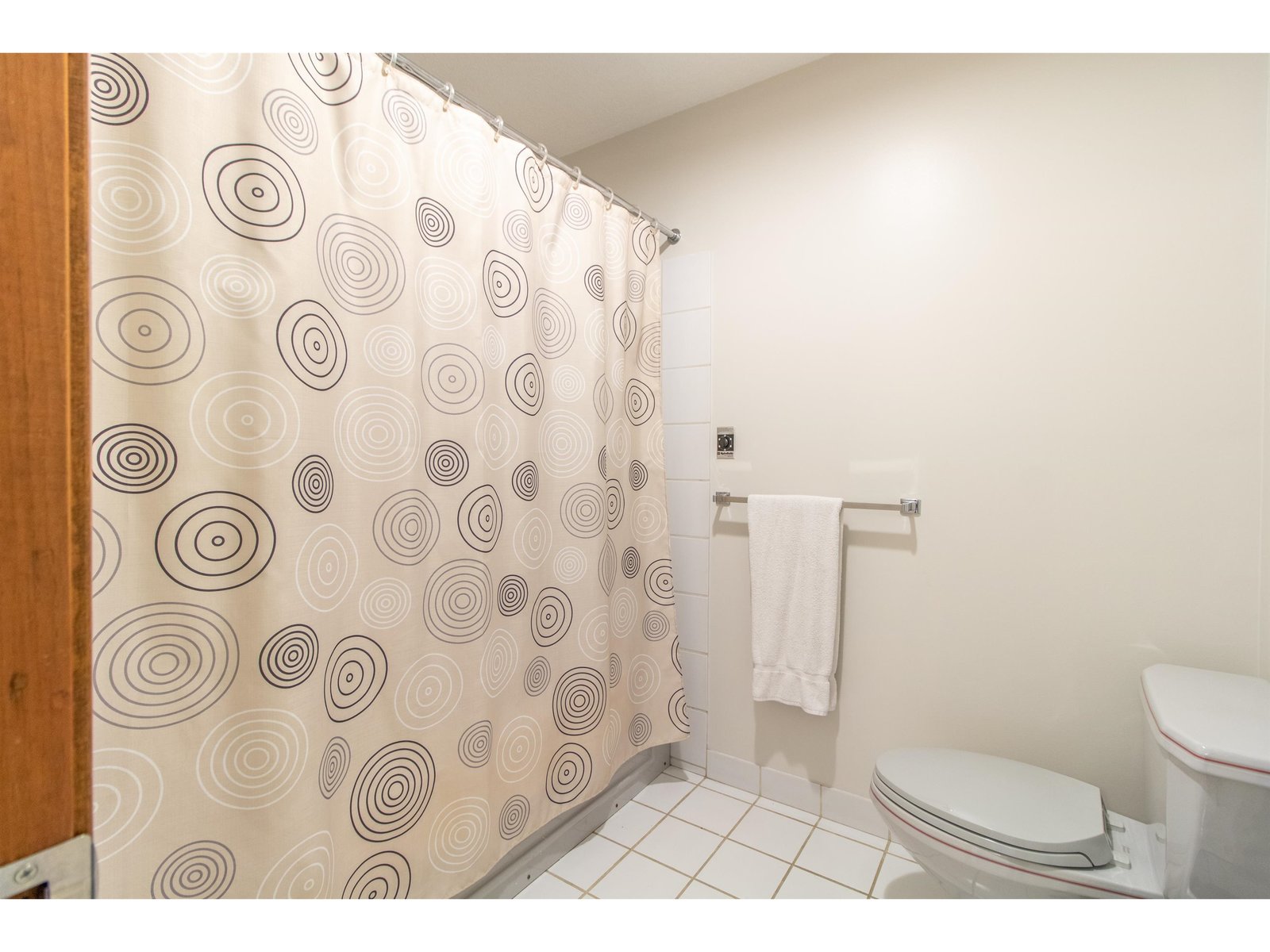 Upstairs jacuzzi Tub shower
