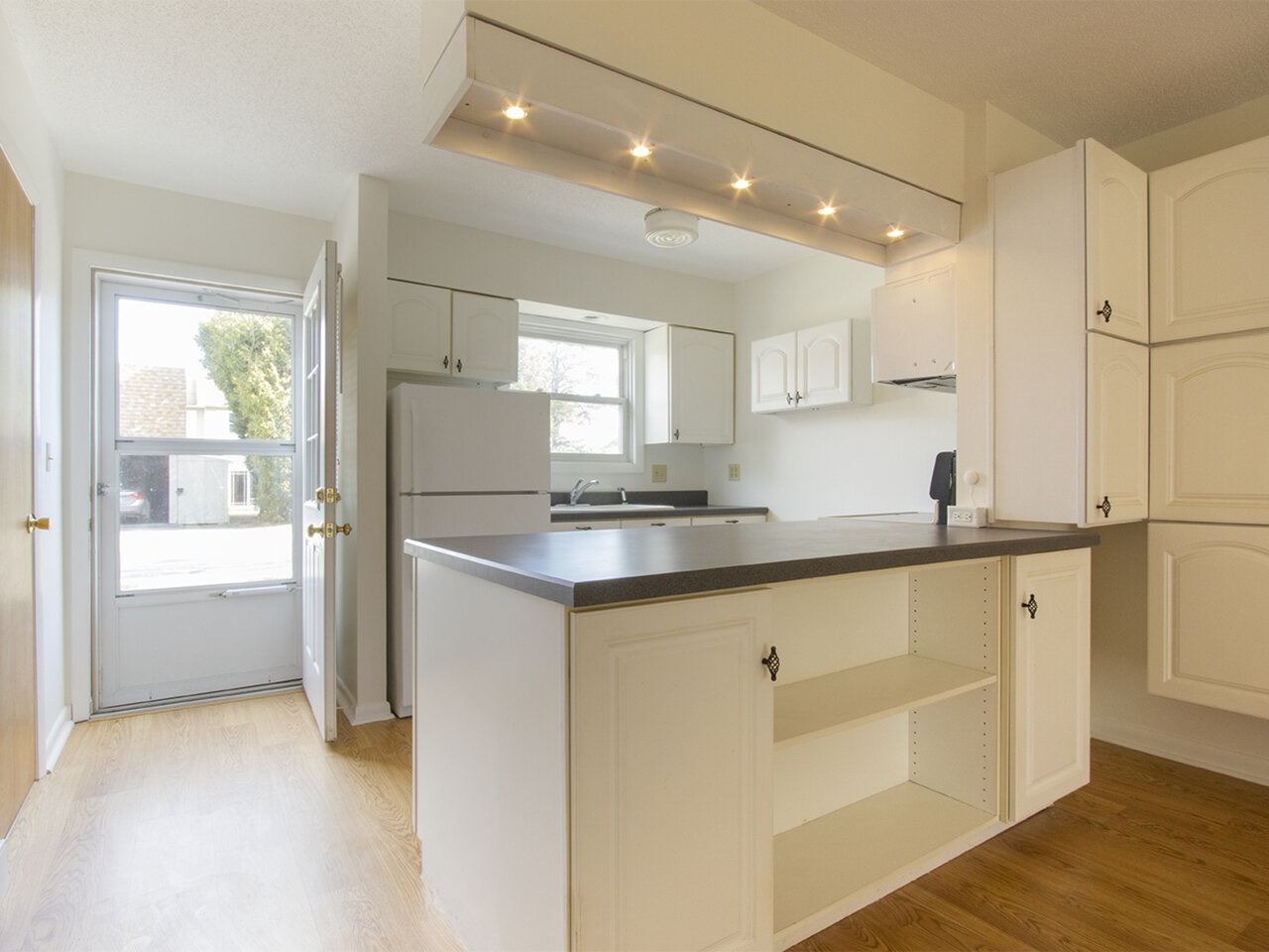 107 Wells Avenue, Unit 5