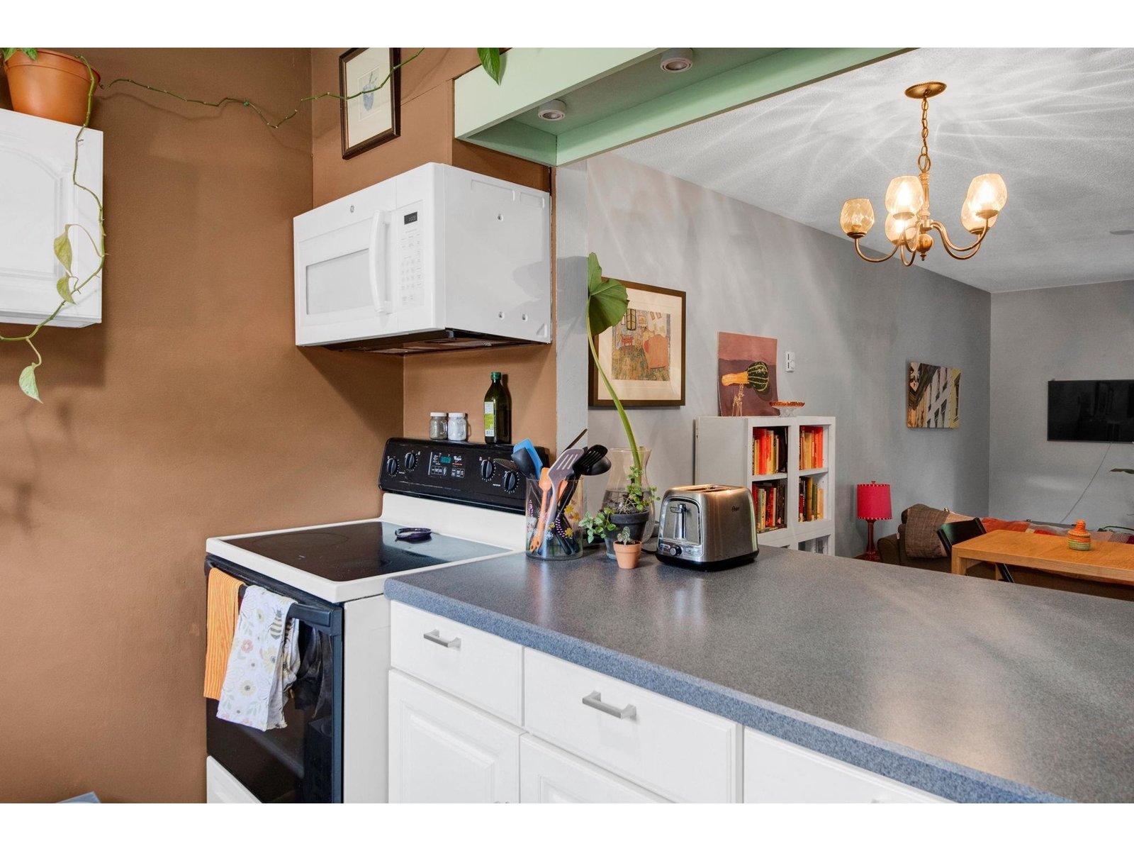 107 Wells Avenue, Unit 5