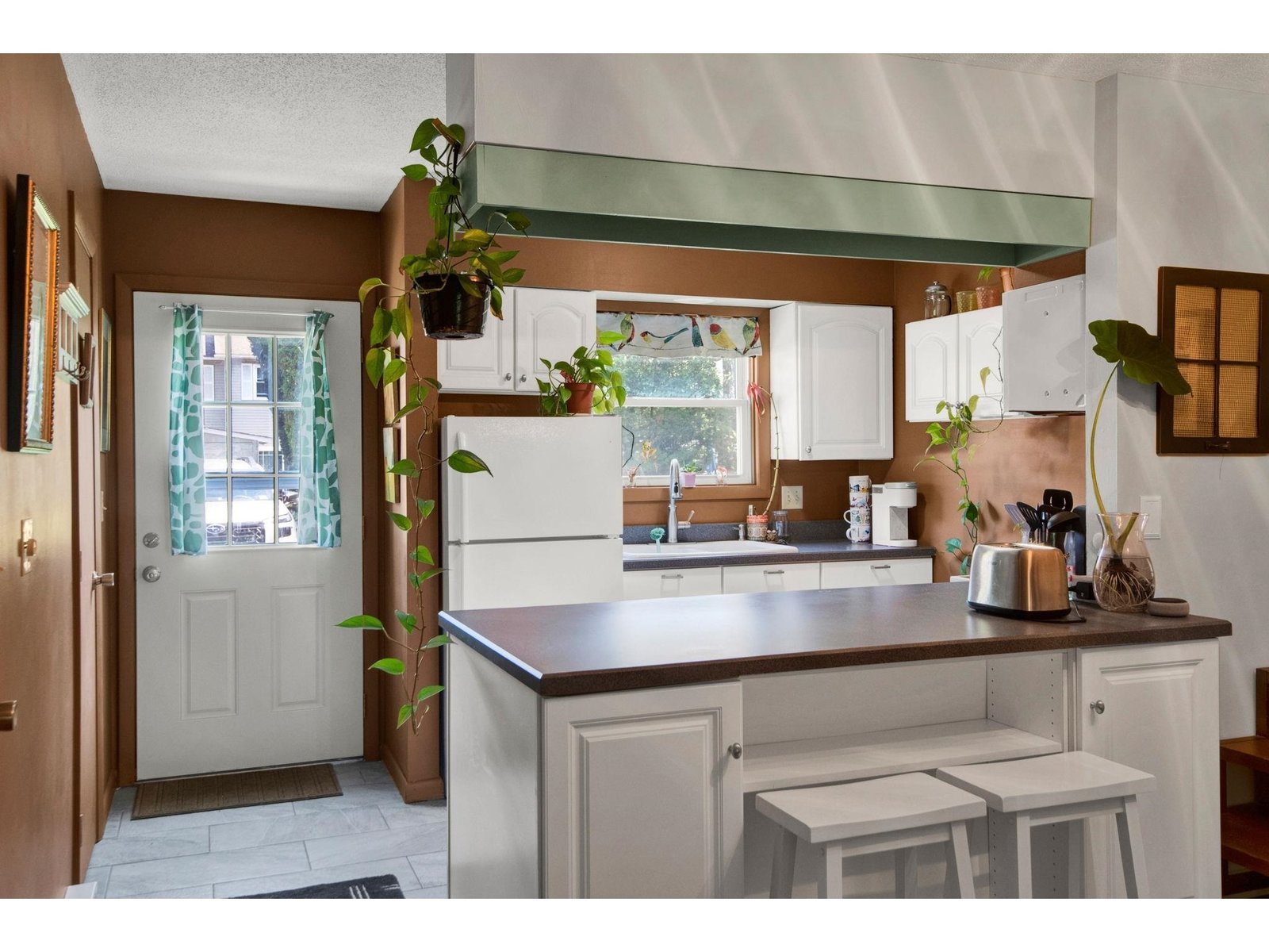 107 Wells Avenue, Unit 5