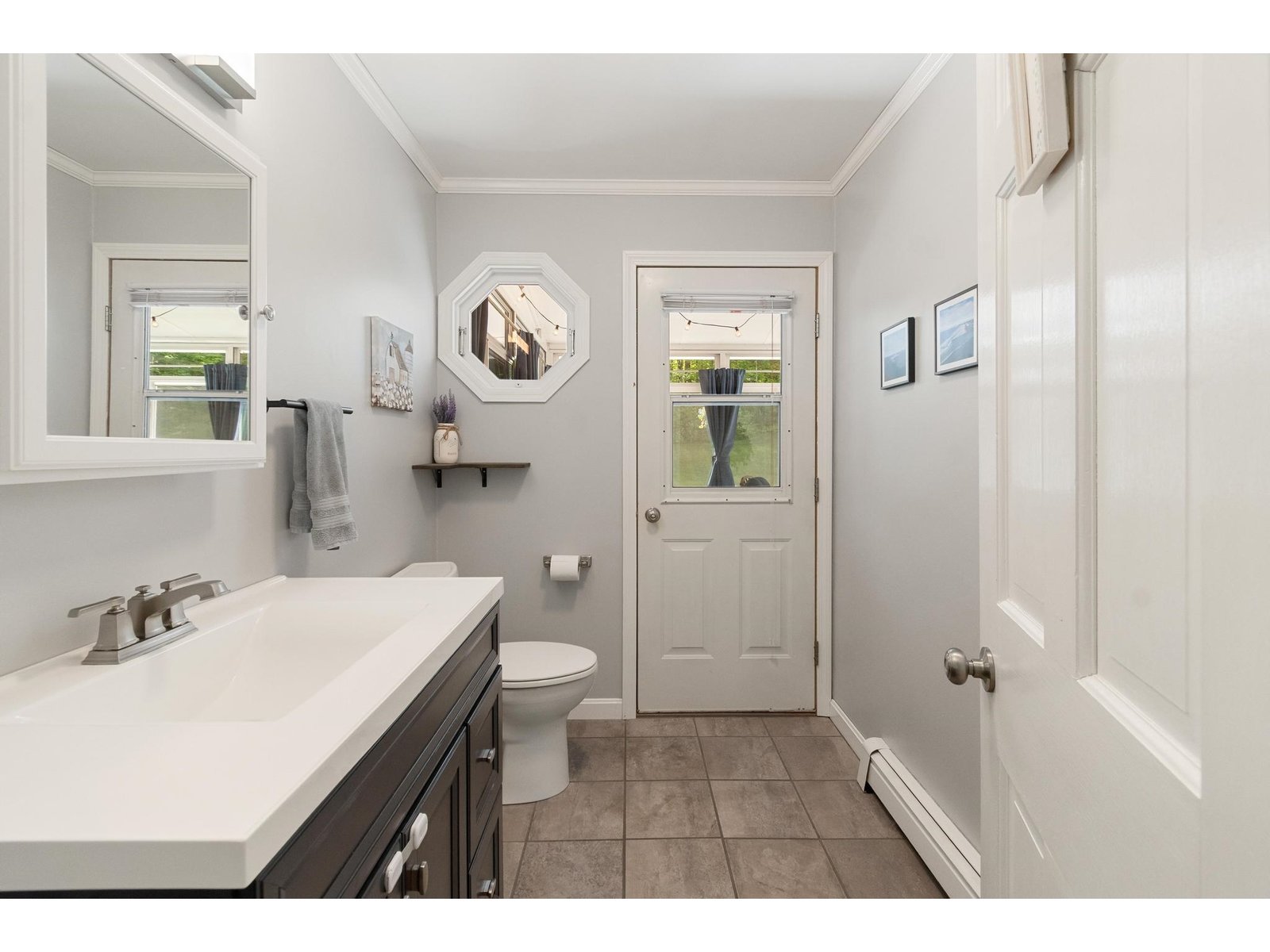 1st Floor 1/2 Bathroom
