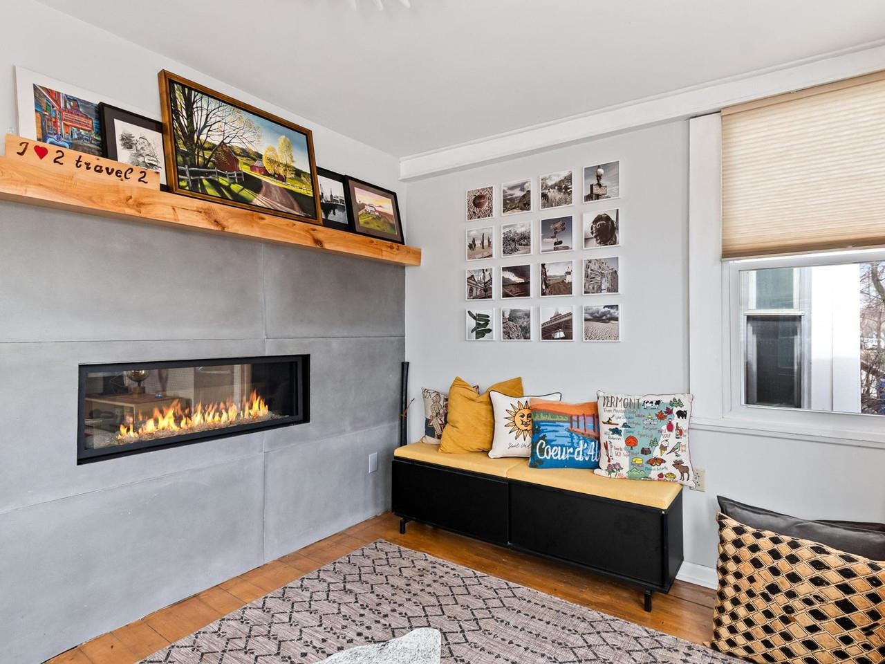 Double-sided fireplace