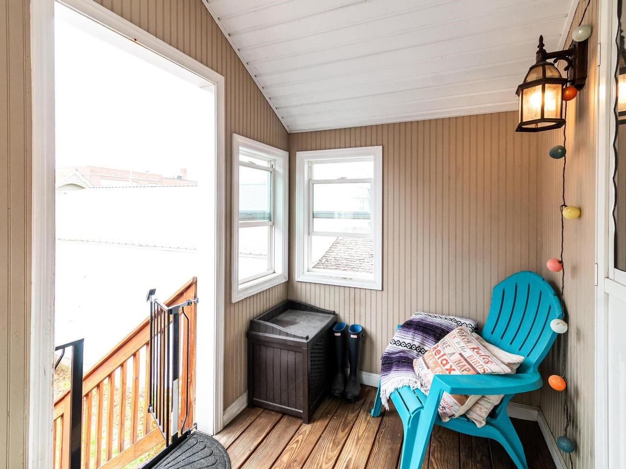 Partially enclosed porch entry