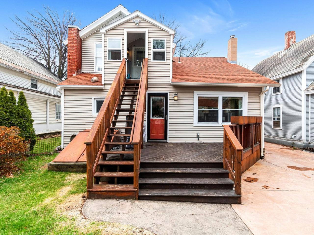 Back view with deck