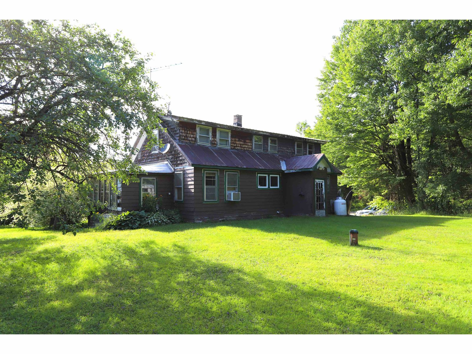1098 Toad Pond Road