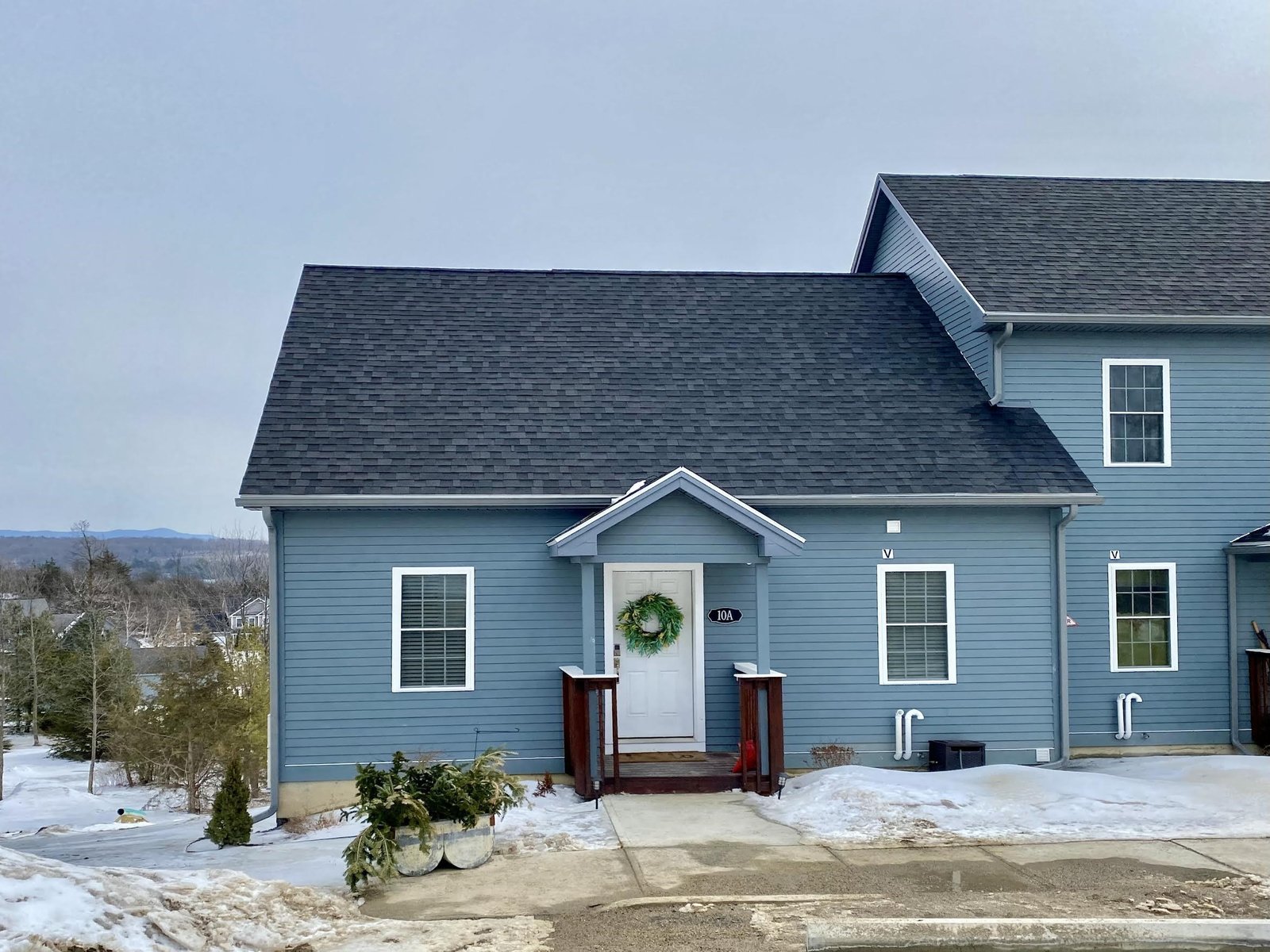 10A Country Commons