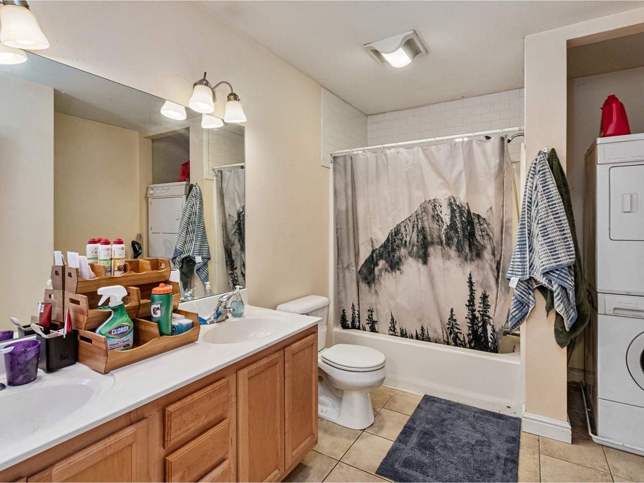 Full bathroom on second flr