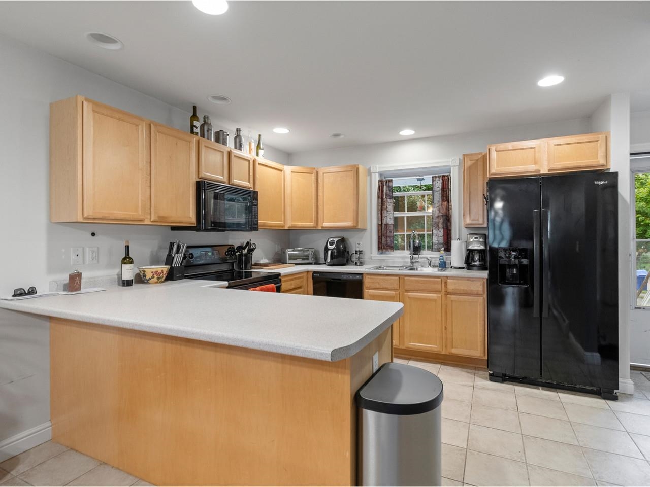 Spacious kitchen - unit 11