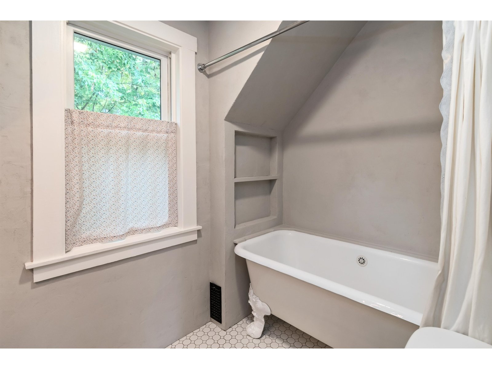 11 Cherry Avenue