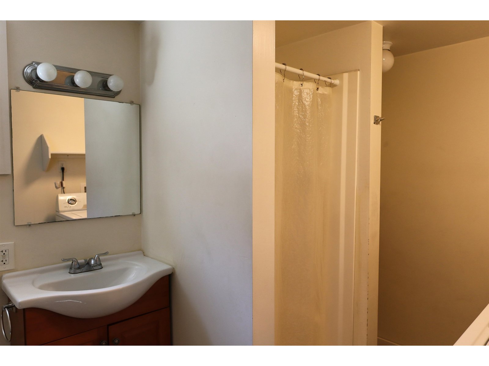 1st floor laundry/bath