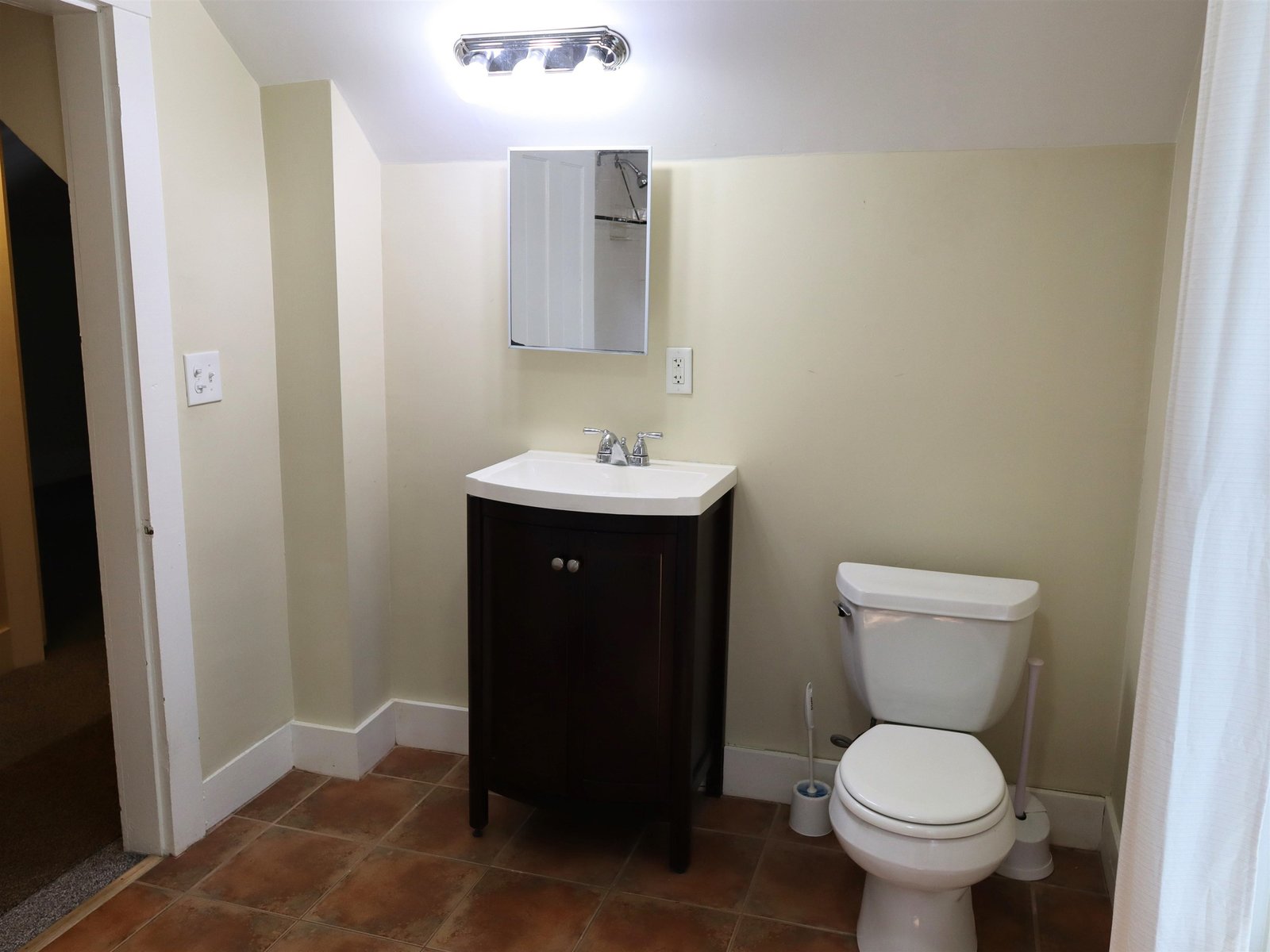 2nd floor bathroom