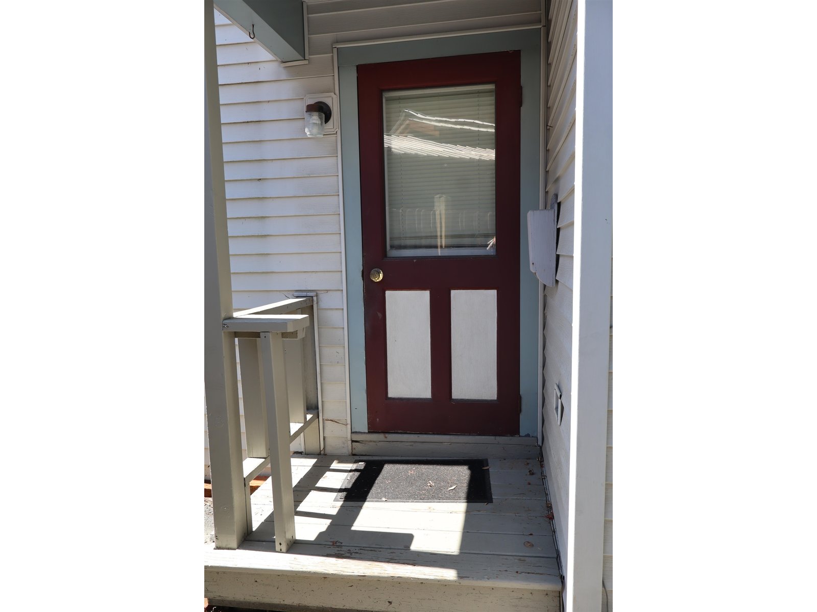 side entrance into mud room