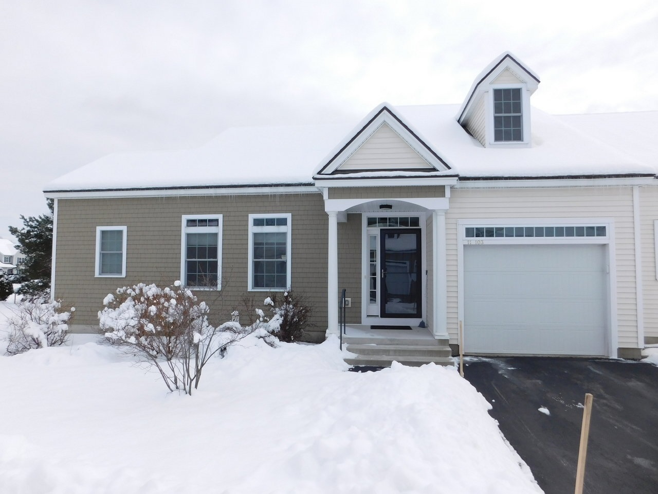 11 Green Field Way, Unit 103
