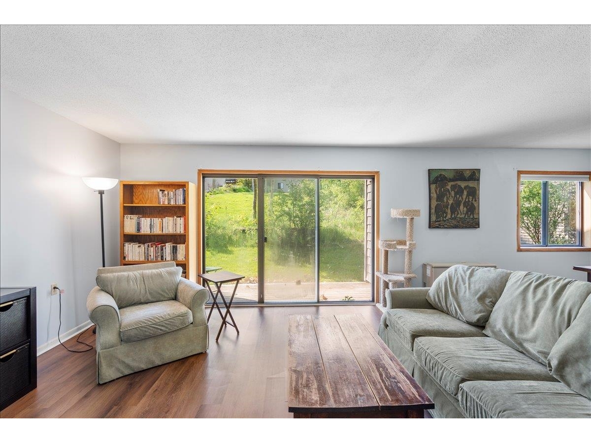 11 Hawthorne Circle