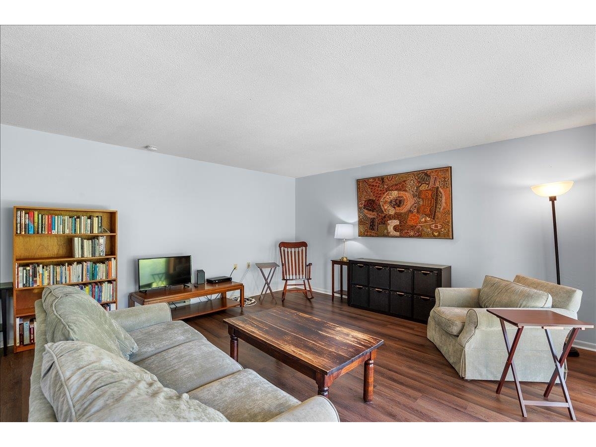 11 Hawthorne Circle