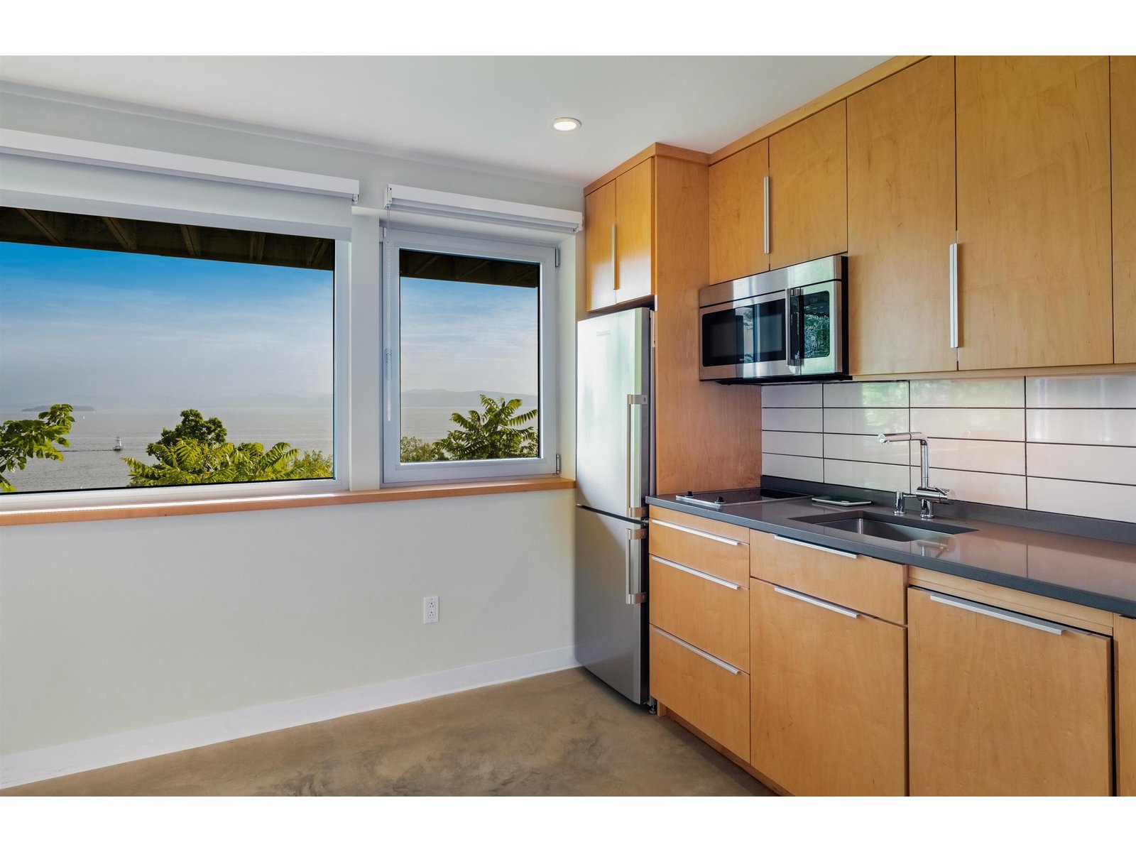 11 Lakeview Terrace