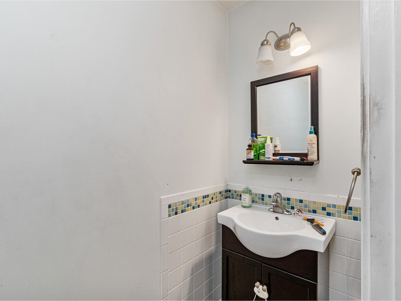 1st floor half bathroom