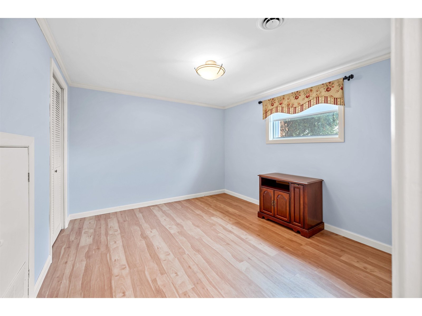 11 Ledge Drive