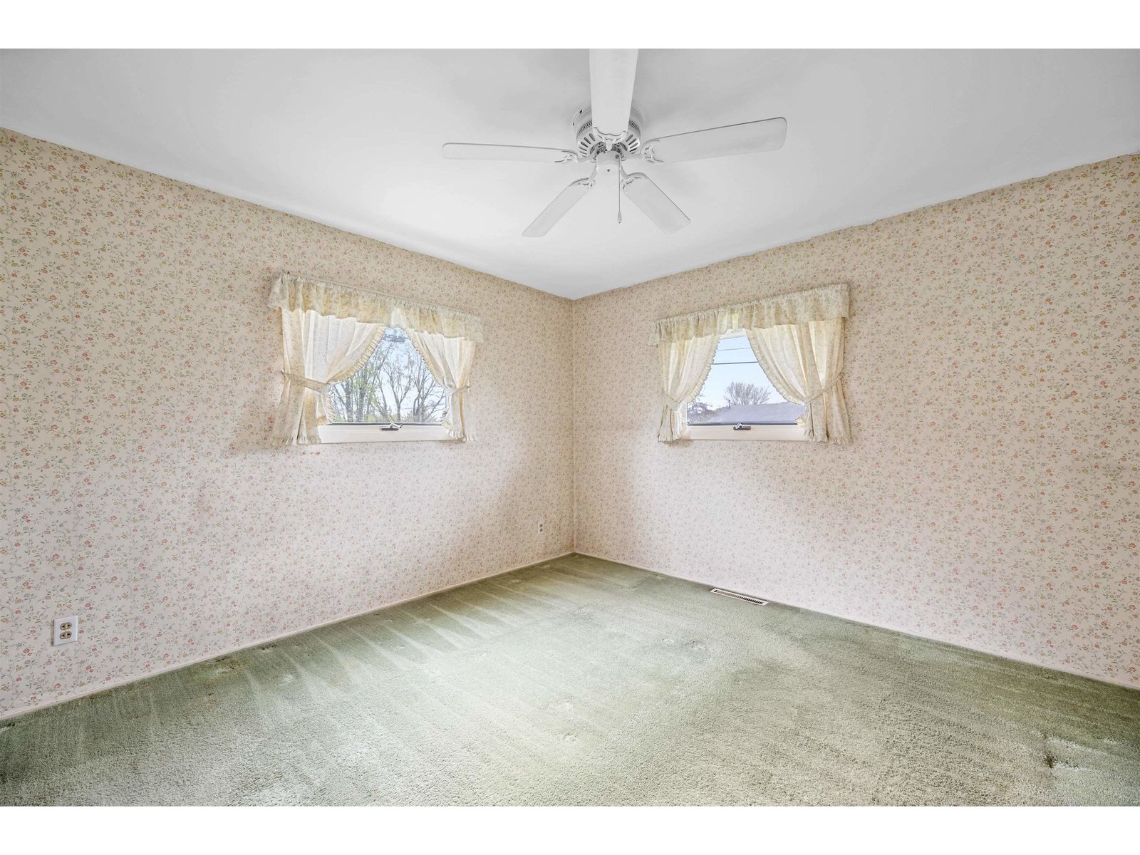 11 Ledge Drive