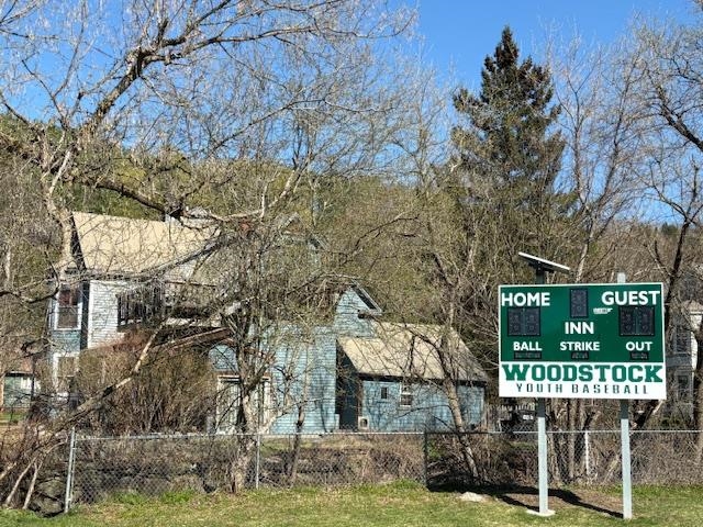 11 Maple Street